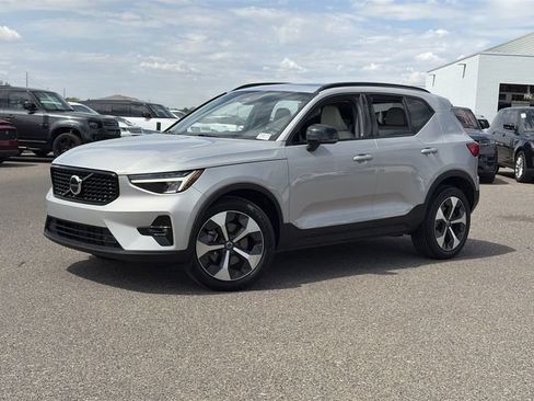 Used 2023 Volvo XC40 B5 Plus w/ Protection Package Premier AWD/4WD image 2