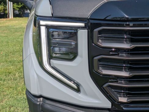 Used 2025 GMC Sierra 1500 AT4X AWD/4WD image 10
