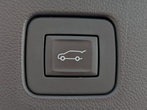 Used 2025 Buick Envista Sport Touring w/ Convenience I Package FWD image 4