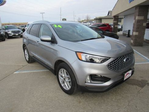 Used 2024 Ford Edge SEL w/ Convenience Package AWD/4WD image 3
