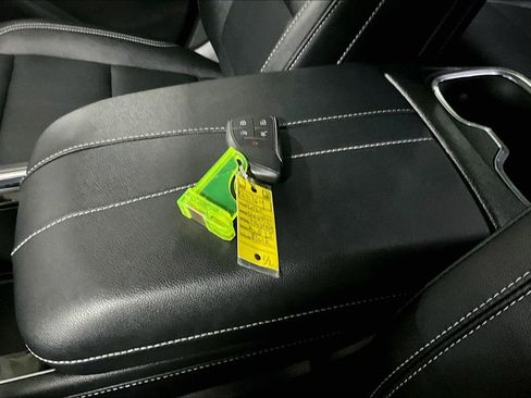 Certified 2025 Chevrolet Traverse LT image 35