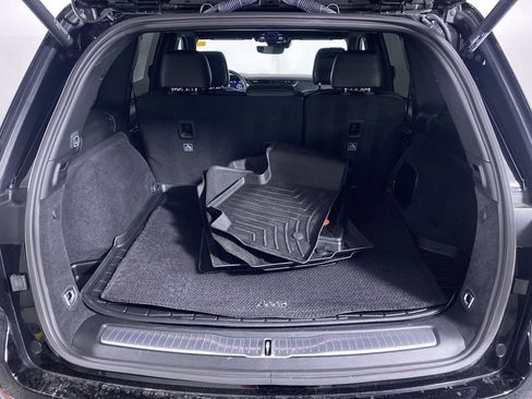 Used 2025 Jeep Grand Cherokee Summit w/ Obsidian Package image 16