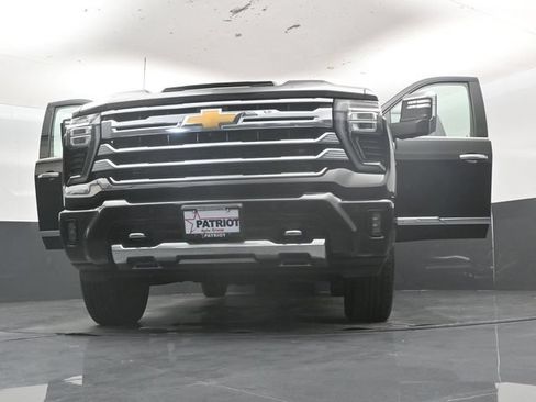 Used 2024 Chevrolet Silverado 2500 High Country w/ High Country Premium Package AWD/4WD image 63