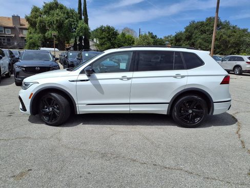 Certified 2023 Volkswagen Tiguan SE R-Line FWD image 4
