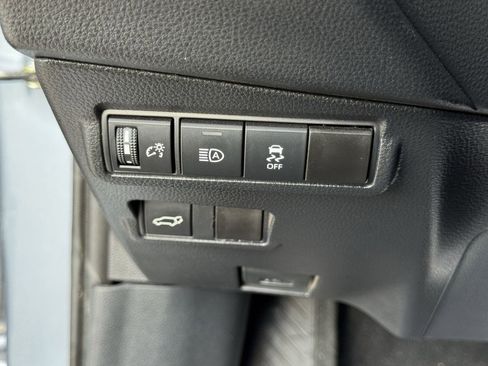 Used 2026 Toyota Corolla Cross XLE w/ Convenience Package FWD image 22