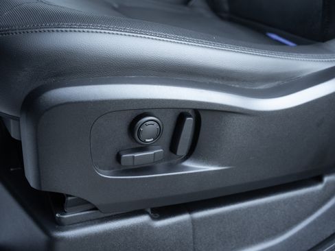 Used 2023 Land Rover Defender 90 X-Dynamic SE image 20