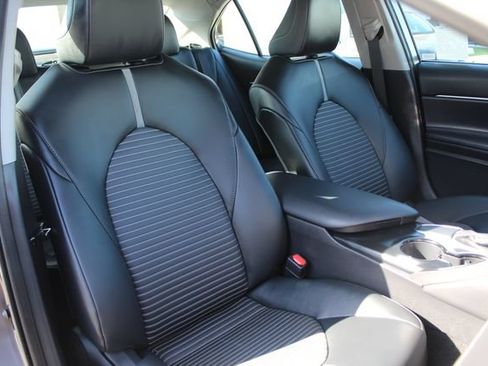 Used 2020 Toyota Camry SE FWD image 21