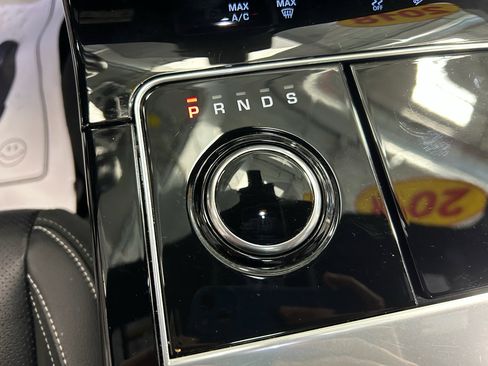 Used 2018 Land Rover Range Rover Velar R-Dynamic SE AWD/4WD image 13