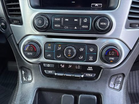 Used 2019 GMC Yukon XL SLT w/ Graphite Performance Edition AWD/4WD image 4