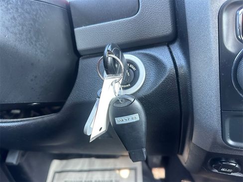 Used 2015 RAM 1500 Express image 31