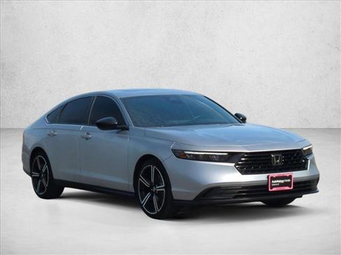 Used 2025 Honda Accord Sport image 3