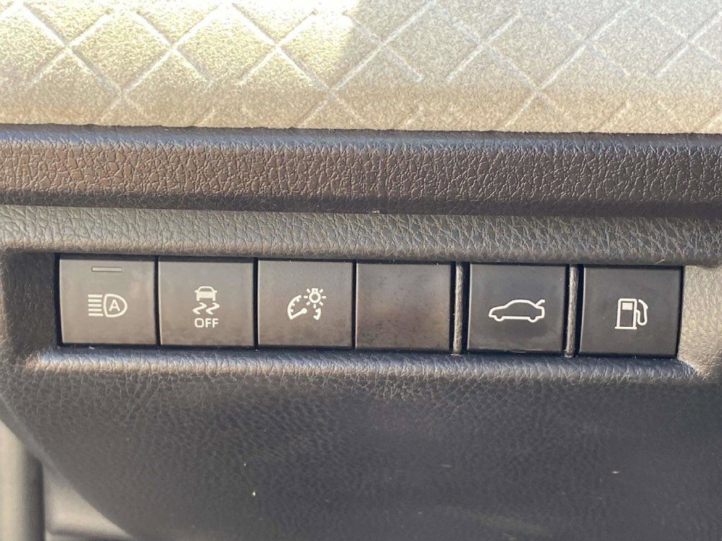 Used 2025 Toyota Camry XLE FWD image 30