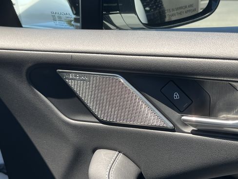 Certified 2024 Jaguar I-PACE R-Dynamic HSE image 9