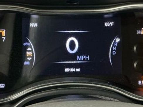 Used 2019 Jeep Grand Cherokee Altitude RWD image 16