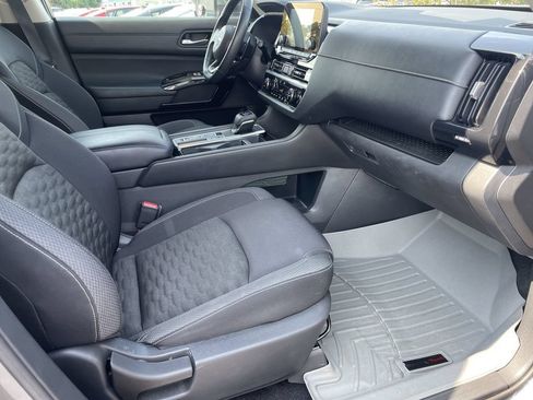Used 2022 Nissan Pathfinder SV FWD image 31