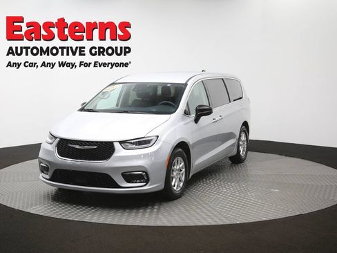 Used 2024 Chrysler Pacifica Touring-L FWD image 56