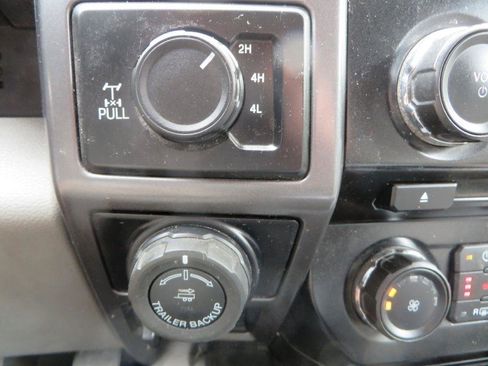 Used 2017 Ford F150 XLT w/ Equipment Group 302A Luxury AWD/4WD image 23