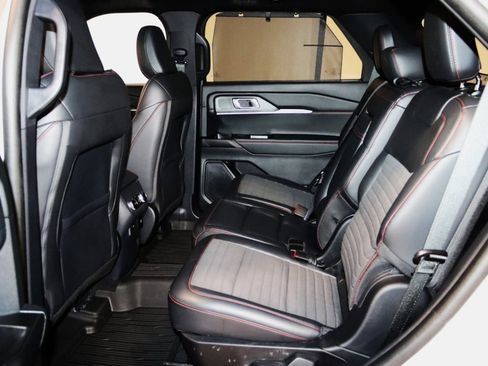 Used 2025 Ford Explorer ST-Line w/ Premium Package image 54