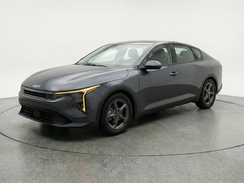 Used 2025 Kia K4 LXS image 3