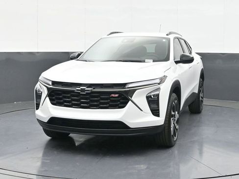 New 2026 Chevrolet Trax RS w/ Driver Confidence Package FWD image 2