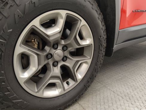 Used 2019 Jeep Cherokee Trailhawk image 31