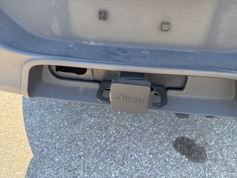 Used 2017 Jeep Cherokee Limited image 10