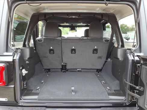 New 2025 Jeep Wrangler Unlimited Rubicon image 13