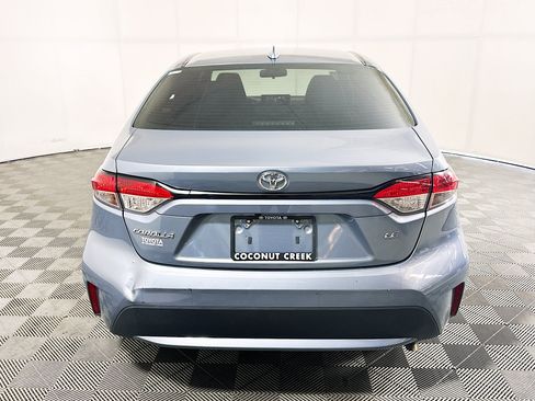 Used 2021 Toyota Corolla LE FWD image 4