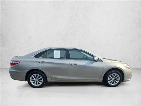 Used 2015 Toyota Camry LE image 4