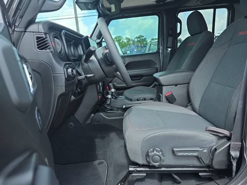 Used 2024 Jeep Wrangler Unlimited Rubicon w/ Technology Group AWD/4WD image 12