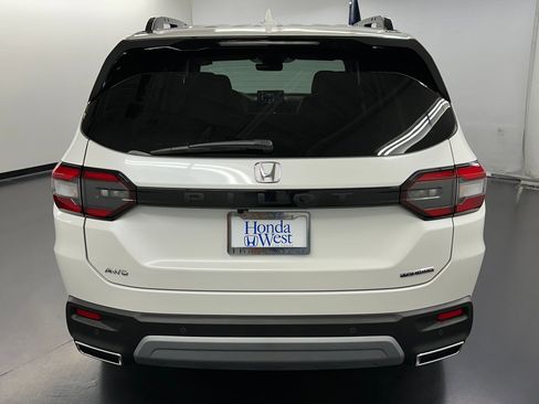 New 2025 Honda Pilot Touring image 10