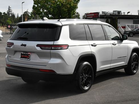 Used 2024 Jeep Grand Cherokee L Laredo image 8