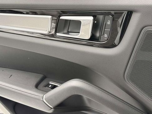 Used 2023 Porsche Cayenne Base image 25