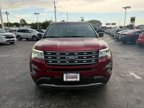 Used 2017 Ford Explorer XLT w/ Equipment Group 202A AWD/4WD image 10