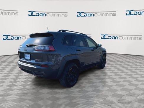 Used 2019 Jeep Cherokee Trailhawk image 8