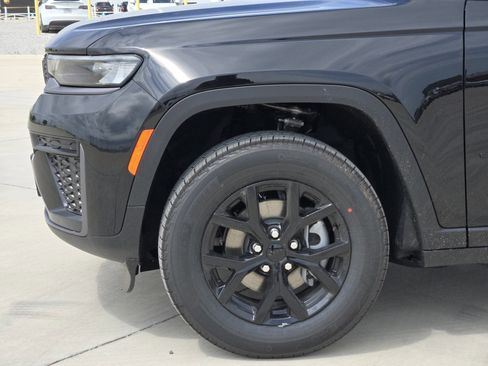 New 2026 Jeep Grand Cherokee Altitude AWD/4WD image 6