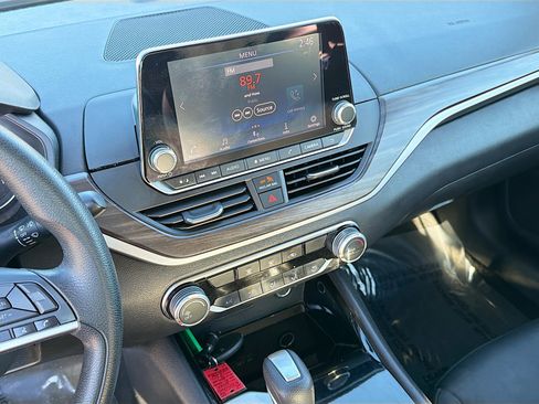 Used 2024 Nissan Altima 2.5 SV image 25