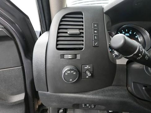 Used 2011 Chevrolet Silverado 2500 LT w/ Interior Plus Package AWD/4WD image 29