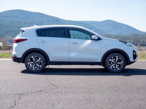 Used 2020 Kia Sportage LX image 4