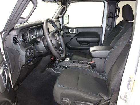 Used 2024 Jeep Wrangler Unlimited Rubicon 4xe AWD/4WD image 24
