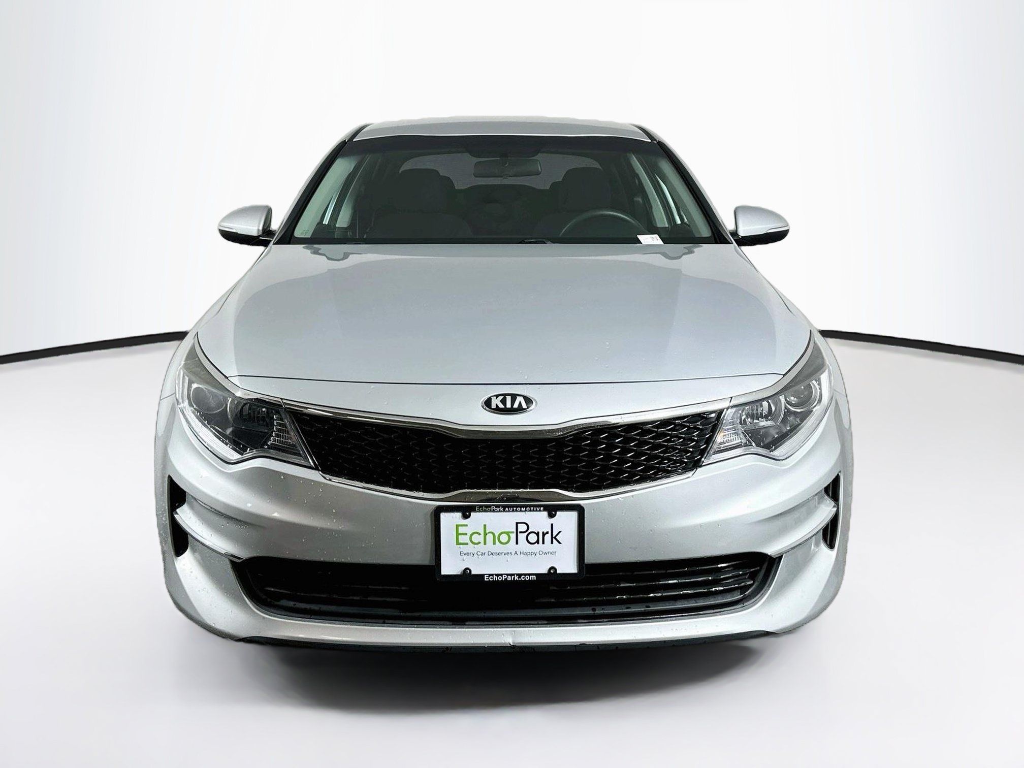 Used 2018 Kia Optima LX w/ 17" Alloy Wheels Package FWD image 2