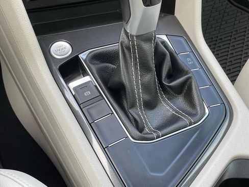 Used 2023 Volkswagen Tiguan SE image 16