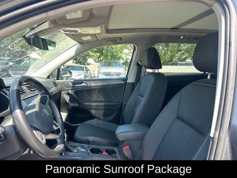 Used 2023 Volkswagen Tiguan SE w/ Panoramic Sunroof Package FWD image 7