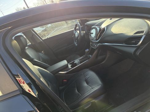 Used 2018 Chevrolet Volt Premier w/ Driver Confidence Package image 8