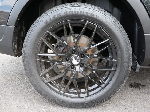 Used 2018 Ford Explorer XLT AWD/4WD image 45