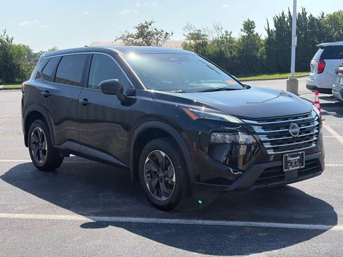 Used 2025 Nissan Rogue SV FWD image 3
