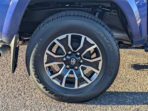 Used 2023 Toyota Tacoma TRD Sport image 9