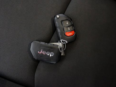 Used 2018 Jeep Wrangler Unlimited Sahara image 65