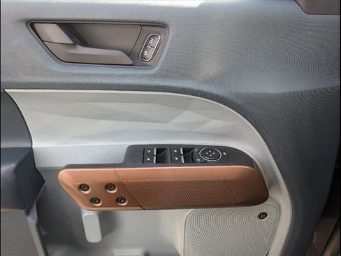 Used 2022 Ford Maverick Lariat w/ Lariat Luxury Package image 16