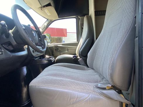 Used 2014 Chevrolet Express 3500 RWD image 16